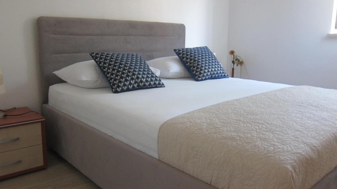 Apartment Marina Srima Luaran gambar